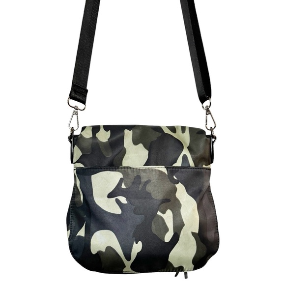 Urban Expressions Nylon Convertible Foldover Crossbody Bag Camouflage Travel - Picture 4 of 14